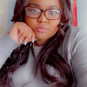 Meet your Posher, Samyra